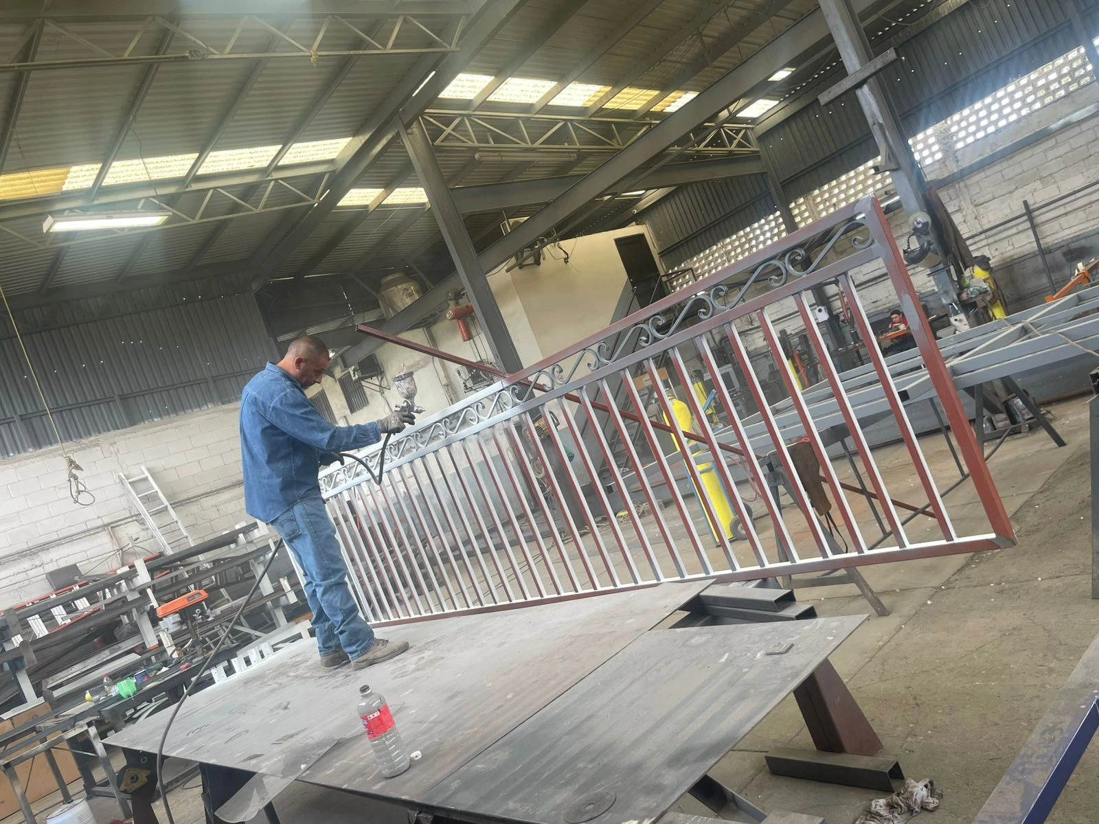 taller-herreria-pintura-barandal-metalico-en-hermosillo